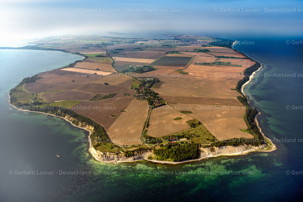 4061462 | PUTGARTEN 08.09.2021 Ostsee- Küstenlandschaft an der Steilküste bei Kap Arkona auf der Insel Rügen im Bundesland Mecklenburg-Vorpommern. // Baltic Sea coast landscape on the cliffs near Cape Arkona on the island of Ruegen in the state Mecklenburg - Western Pomerania. Foto: Gerhard Launer