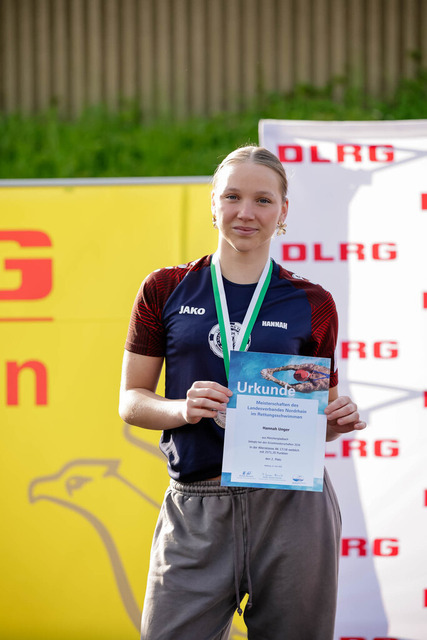 DLRG, Wettkampf, Rettungssport, Landesverbandsmeisterschaften 2026 13.06.2026 | Bedburg, Deutschland - June, 13: Siegerehrung der AK17/17 weiblich der Landesverbandsmeisterschaften 2026 im MonteMare Bedburg. Platz 2: Hannah Unger (DLRG Bezirk Mönchengladbach). (Foto: Benedikt Lang (DLRG) - Realisiert mit Pictrs.com