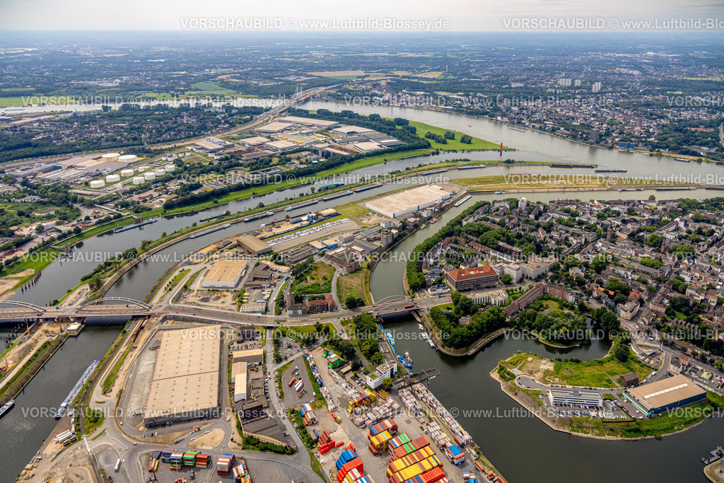 Duisburg240710913Duisport | Luftbild, duisport Hafen Duisburg Ortsteil Ruhrort mit Vinckekanal, Fluss Ruhrmündung in den Fluss Rhein, Karl-Lehr-Brücke, Speditionsinsel und Mercatorinsel mit DHL Spedition Logistik, hinten Gewerbegebiet Kaßlerfeld, Tausendfensterhaus, Ruhrort, Duisburg, Ruhrgebiet, Nordrhein-Westfalen, Deutschland
