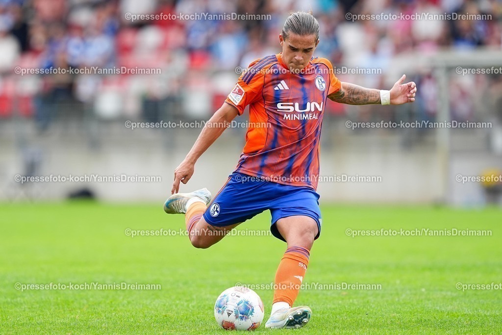 xYDR20072501032 | 20.07.2025, xydrx, Fußball, Rot Weiss Ahlen - FC Schalke 04, Testspiel, Wersestadion: Mauro Zalazar (FC Schalke 04 #16)