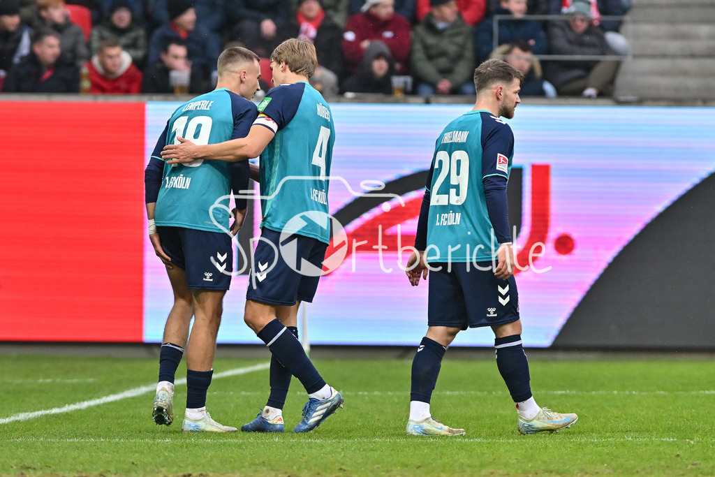 SSV Jahn Regensburg - 1. FC Köln | Torschuetez zum 0-1 Tim LEMPERLE (1. FC Koeln 19) muss nach seinem Treffer verletzt ausgewechselt werden / Jubel / Happy / Verletzung / Auswechslung / 2. Bundesliga: SSV Jahn Regensburg - 1. FC Koen, Jahnstadion am 08.12.2024