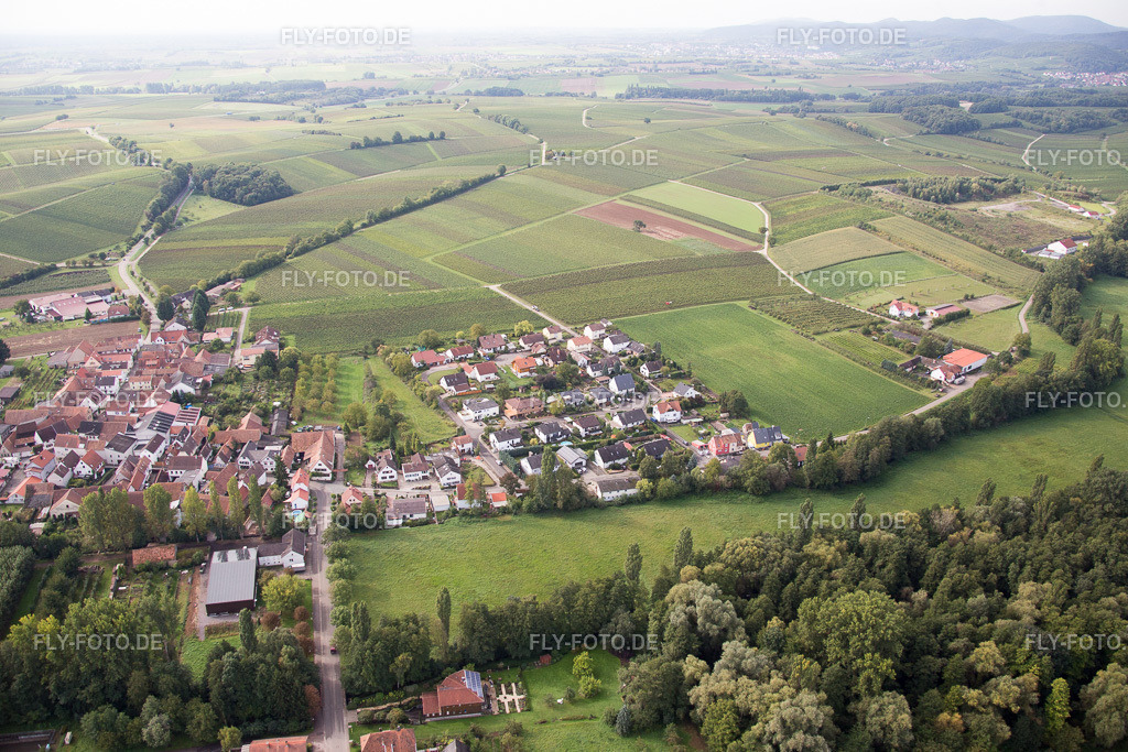 Ortsansicht | Luftbild: Ortsansicht im Ortsteil Klingen in Heuchelheim-Klingen im Bundesland Rheinland-Pfalz in Deutschland. Foto: IMG_072666.jpg vom 19.09.2014 durch Werner Riehm/FLY-FOTO.de - Realisiert mit Pictrs.com