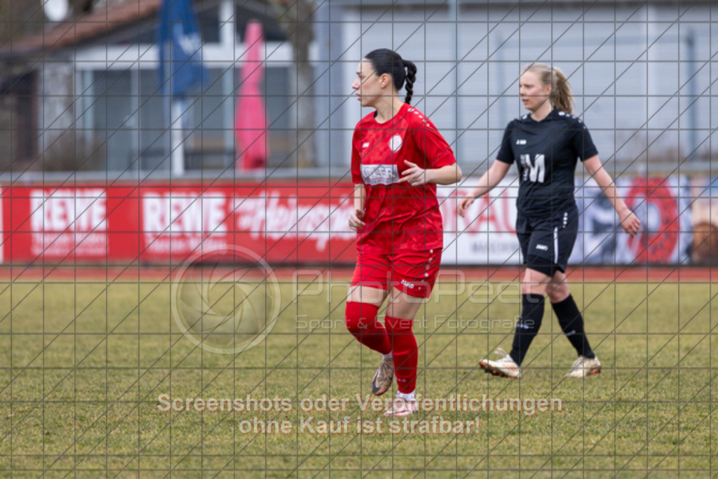 20250223_143511_0775 | #,1.FC Donzdorf (rot) vs. TSV Tettnang (schwarz), Fussball, Frauen-WFV-Pokal Achtelfinale, Saison 2024/2025, Rasenplatz Lautertal Stadion, Süßener Straße 16, 73072 Donzdorf, 23.02.2025 - 13:00 Uhr,Foto: PhotoPeet-Sportfotografie/Peter Harich