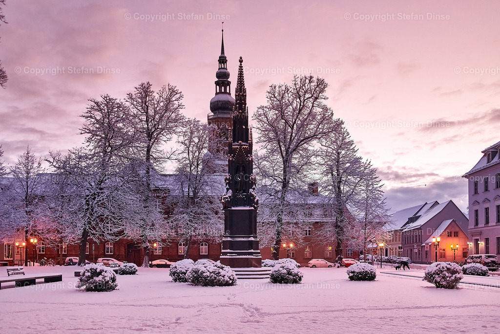_DSC7191 | Findlinge im Eis, Zeesenboote bei der Traditionsregatta, eine Seebrücke im Sonnenaufgang - mit den Bildern aus dieser Galerie erhalten Sie wunderschöne Aufnahmen über das ganze Jahr. Ein tolles Produkt zum Verschenken, Werben oder zum Träumen vom nächsten - Realisiert mit Pictrs.com