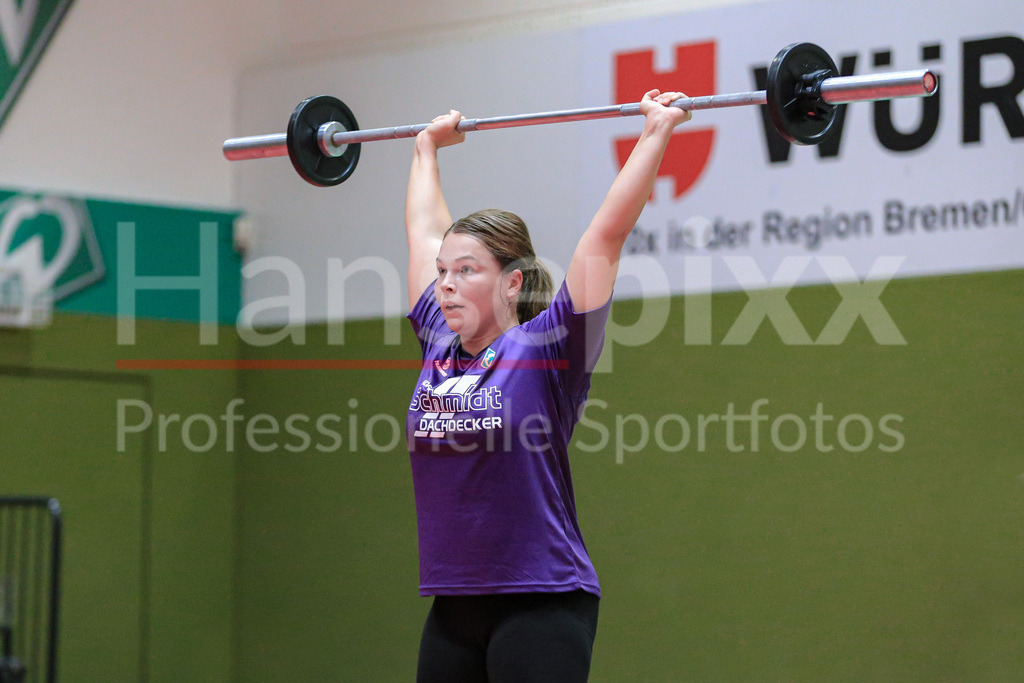 Handball, 2. Bundesliga Frauen, Training SV Werder Bremen | v.li.: Madita Probst (SV Werder Bremen, 10) bei einer Übung, Trainingsübung