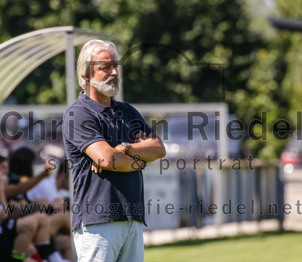 2023-08-19_010_FC_Moosinning_gegen_SV_Reichertsheim | Moosinning, Deutschland, 19.08.2023:
Fußball, Bezirksliga Oberbayern Ost 2023 / 2024, 5. Spieltag, FC Moosinning gegen SV Reichertsheim, Endergebnis: 0:4

Trainer Harry Mandl (SV Reichertsheim)

Foto: Christian Riedel / fotografie-riedel.net