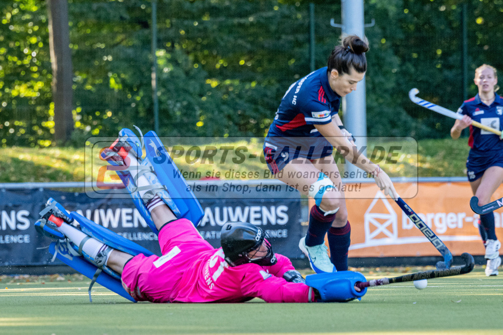 SFE_20221009_0048 | 1. Bundesliga Hockey Damen Rot-Weiss Köln - Düsseldorfer HC am 09.10.2022 in Köln (KTHC Stadion Rot-Weiss Köln Tennis and Hockey Club), Photo: Stephan Fehrmann 2022 (Sports-Gallery),Sielaff Maja ( Torfrau Rot-Weiss Köln #81 ) ,Agustina Albertarrio ( Düsseldorfer HC #9 )