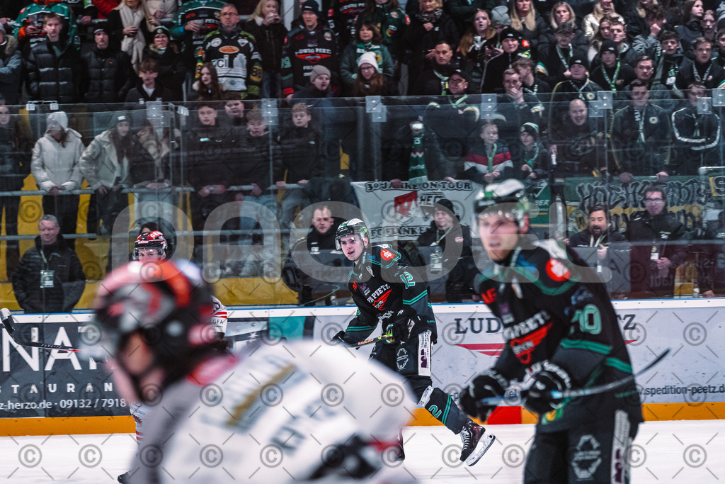 Alligators_vs_Memmingen_05_12_2025-173 | Höchstadt Alligators Fotogalerie: Eishockey-Action aus Franken. Professionelle Spielfotos, Portraits & Stadionbilder zum Download. Jetzt entdecken! - Realisiert mit Pictrs.com