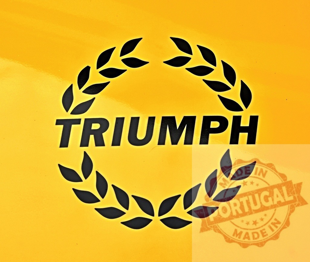 Triumph logo surrounded by laurel wreath on yellow background | Triumph logo with laurel wreath on a yellow background, representing victory and success - Realisiert mit Pictrs.com