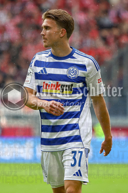 03.05.2026, GER, Fussball, Herren, 3. Liga, Saison 2025/2026, MSV Duisburg - FC Energie Cottbus | Patrick Sussek (MSV Duisburg) schaut 