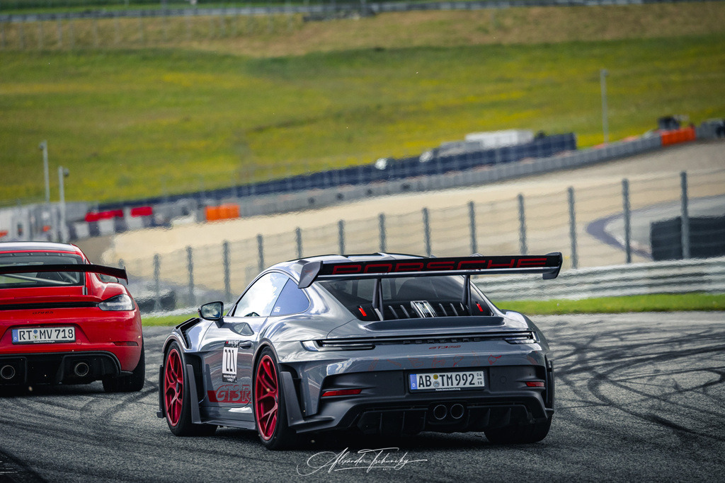 R6PZ2704 _Alexander Tschuncky | Entdecken Sie die faszinierende Welt von Alexander Tschuncky Arts: Kreative Fotografie, atemberaubende Automobilkunst und hochwertiger Bilderdruck. Lassen Sie sich inspirieren! - Realisiert mit Pictrs.com