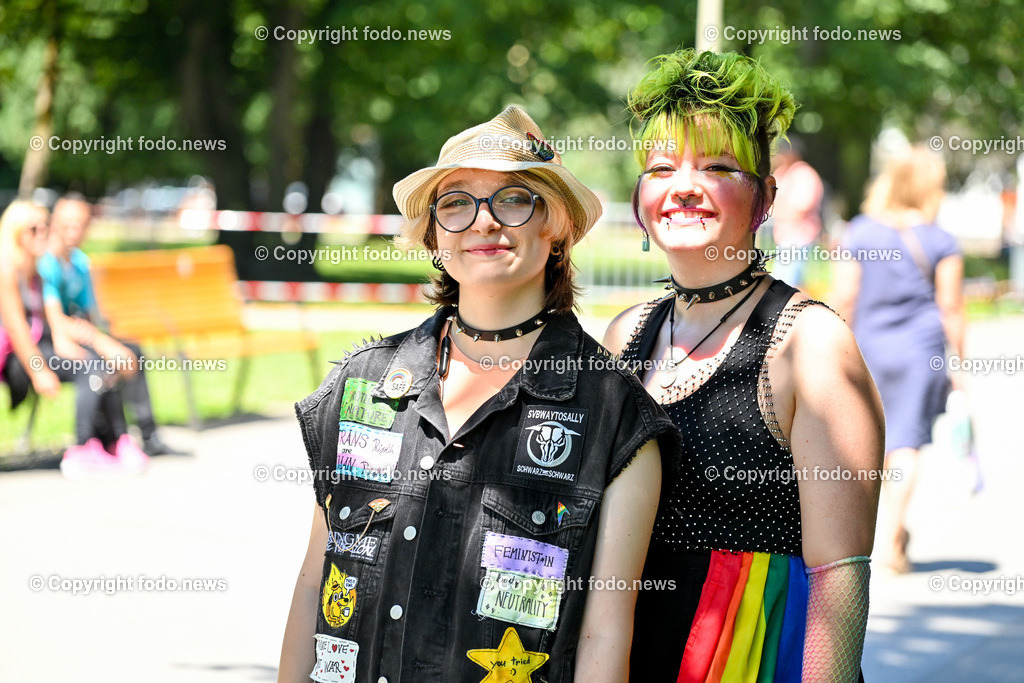 Linzpride 2024_ 06.07.2024-21 | 06.07.2024, Linz, AUT, Linzpride 2024, im Bild Teilnehmer an der Linz Pride 2024