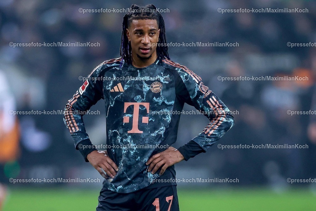 BMG11012502285 | 11.01.2025, Fußball, Borussia Mönchengladbach - FC Bayern München, 1. Fußball Bundesliga, Borussia-Park, Saison 2024 2025: Michael Olise (Bayern #17)DFB regulations prohibit any use of photographs as image sequences and or quasi-video.
