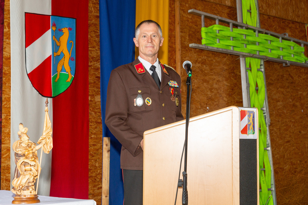 34_Ansprachen - Ehrungen_034 | Fotodoku der Festmesse im FF-Haus Loosdorf anlässlich der Fahrzeugweihe und in Dienststellung der neuen Einsatzfahrzeuge der FF-Loosdorf.