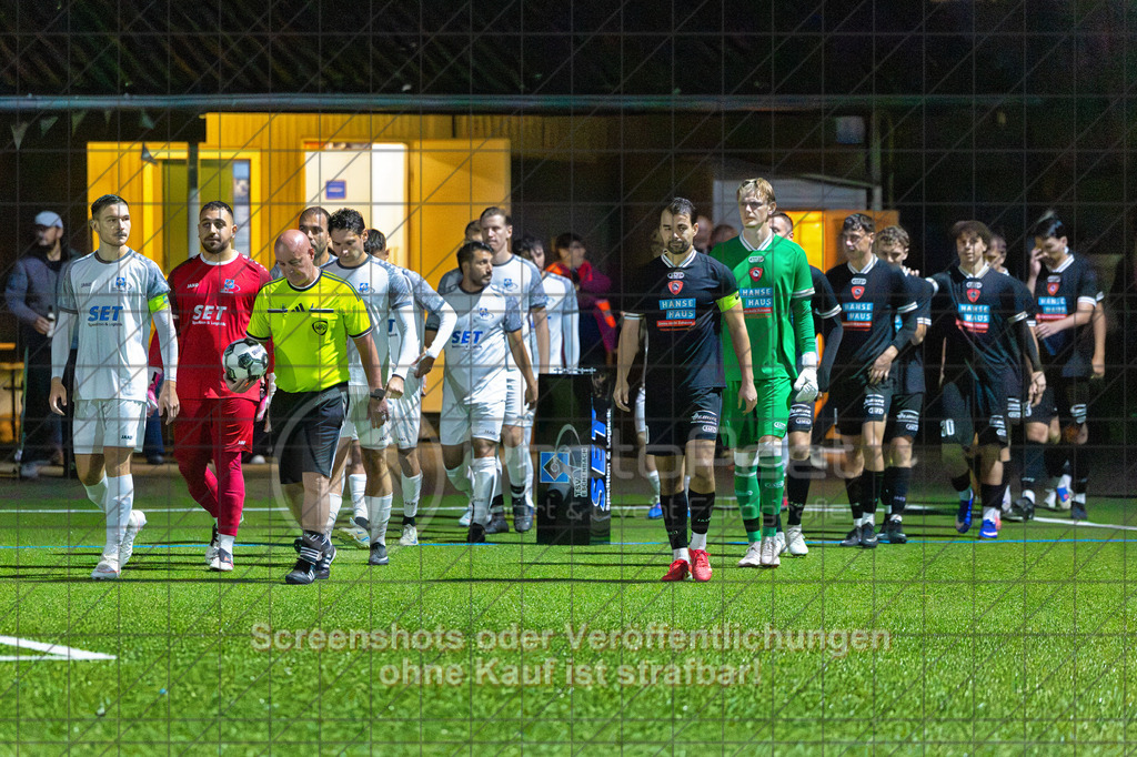 20261008_192639_0013-Bearbeitet_(c)_by_PhotoPeet | #,TSV Eschenbach (weiß) vs. SV Ebersbach (schwarz), Fußball, Bezirkspokal der Herren, Saison 2026/2027, Kunstrasenplatz, Schlater Straße, 73107 Eschenbach, 08.10.2026 - 19:30 Uhr,Foto: PhotoPeet / Sport- &amp; Eventfotografie / Peter Harich