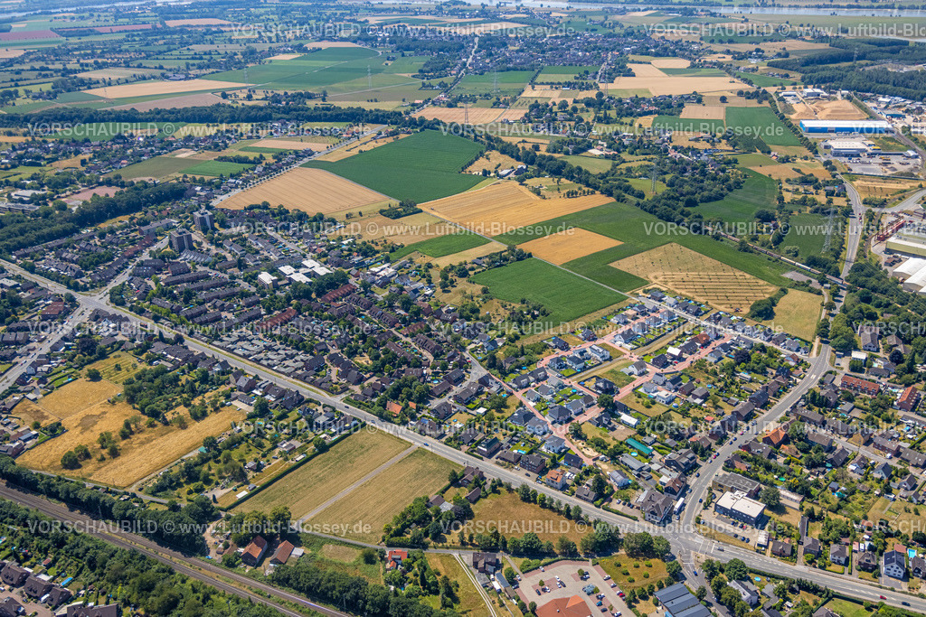 Voerde220702790 | Luftbild, Neubau Wohngebiet Schlehenweg und Wisselmannweg, Ortsansicht und AWO Seniorenzentrum Elisabeth-Selbert-Haus, Friedrichsfeld, Voerde, Ruhrgebiet, Nordrhein-Westfalen, Deutschland