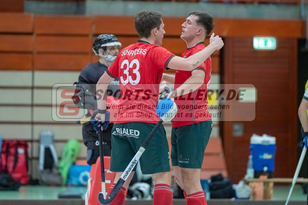 HK_20240114_108279 | 1. Bundesliga Herren Crefelder HTC - Uhlenhorst Mülheim am 14.1.2024 Halle Glockenspitz, Krefeld , Schröder Mika ( Crefelder HTC #33 ) , Boomes Anton ( Crefelder HTC #23 )