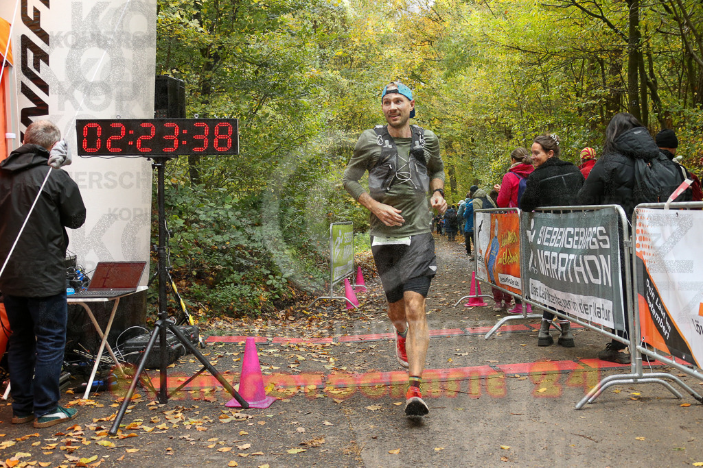 251026_1225_EX1_0336 | Sportfotografie im Rhein-Sieg Kreis, Köln, Bonn, NRW, Rheinland Pfalz, Hessen, etc. Unser Tätigkeitsfeld umfasst den Laufsport vom Volkslauf über den Marathon, Duathlon, Triathon bis zum Ultralauf wie Kölnpfad Ultra oder Schindertrail.