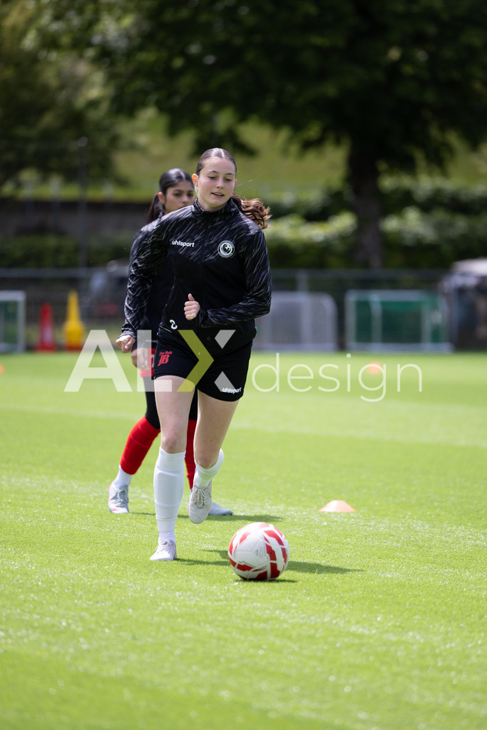 Fußball I Frauen I Saison 2025-2026 I Frauen 3. Liga | FVRZ Gruppe 2 | 18. Spieltag I Spielvereinigung Schaffhausen Damen 1 - Team Furttal Zürich I 17.05.2026 | Hochwertige Sportfotos kaufen & lizenzieren für Medien, Vereine, Agenturen & Sportler:innen. Entdecke professionelle Sportfotografie im Bildshop von Alexander Franzen. - Realisiert mit Pictrs.com