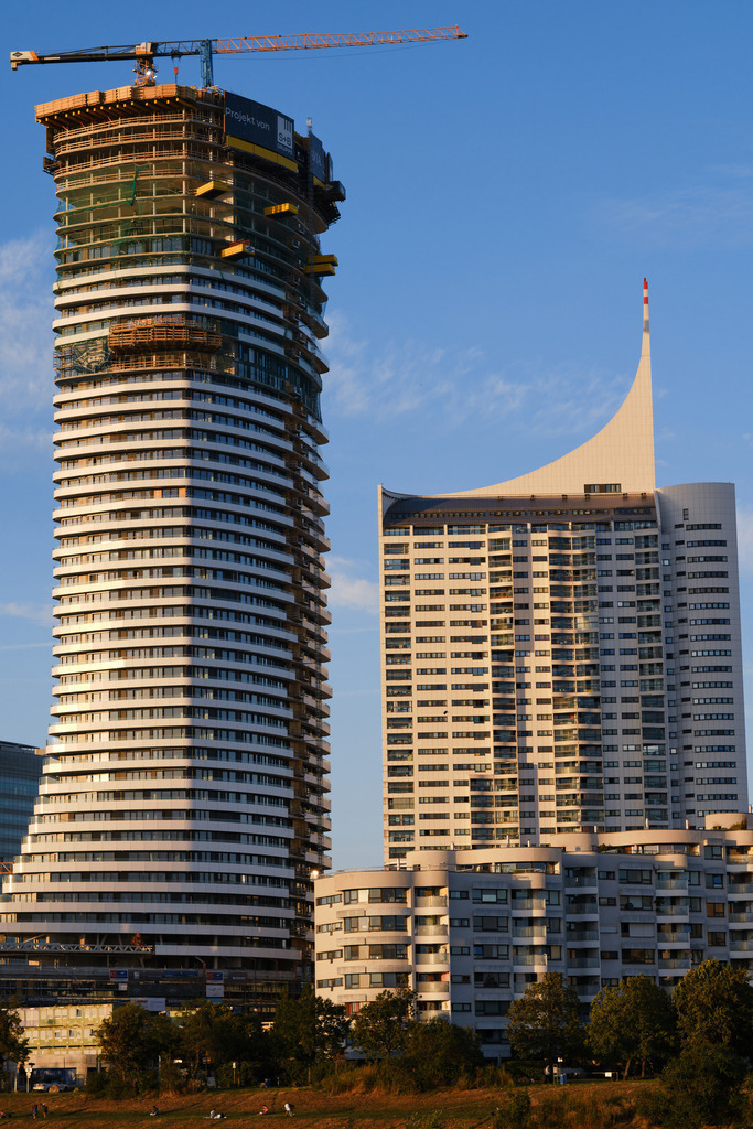 Blick auf den Danubeflats und die Neue Donau | Wien, Austria - September 25, 2023: Blick auf den Danubeflats und die Neue Donau. - Realisiert mit Pictrs.com