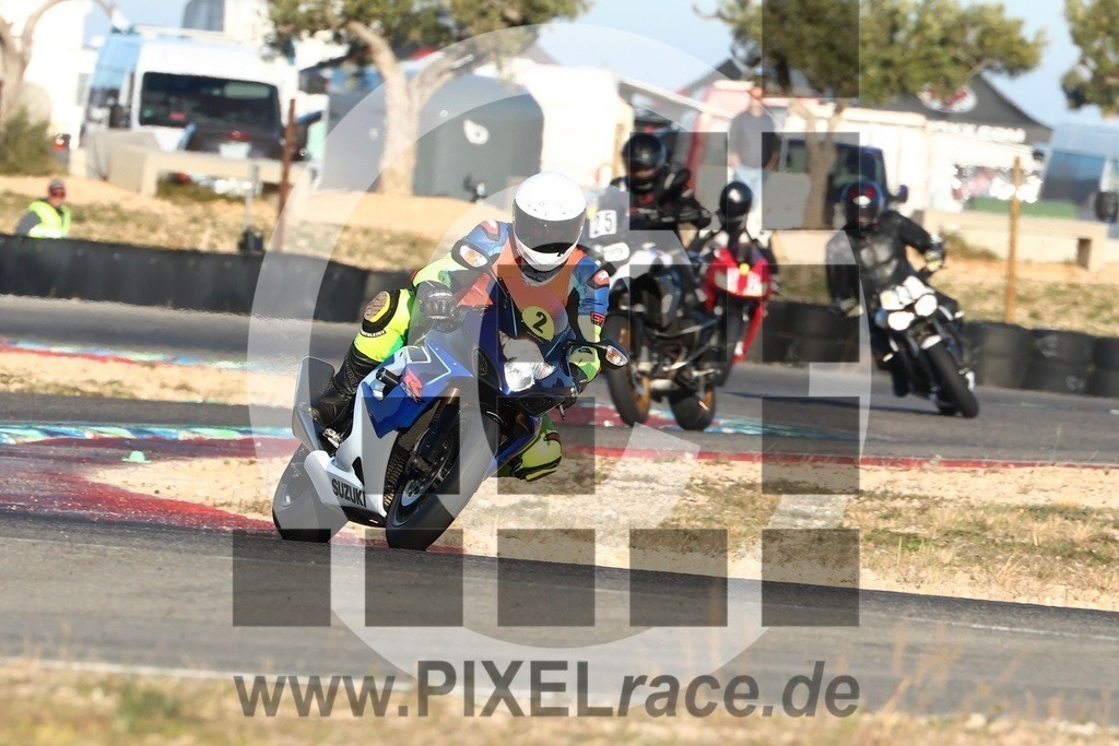 inst02-20241230_16106 | Schöne Erinnerungen an spannende Momente - das festzuhalten ist unser Job. PIXELrace.de ist seit 2003 auf den Rennstrecken Europas unterwegs um die Action draußen beim Fahren und die wunderbare Stimmung imm Fahrerlager für euch einzufangen.