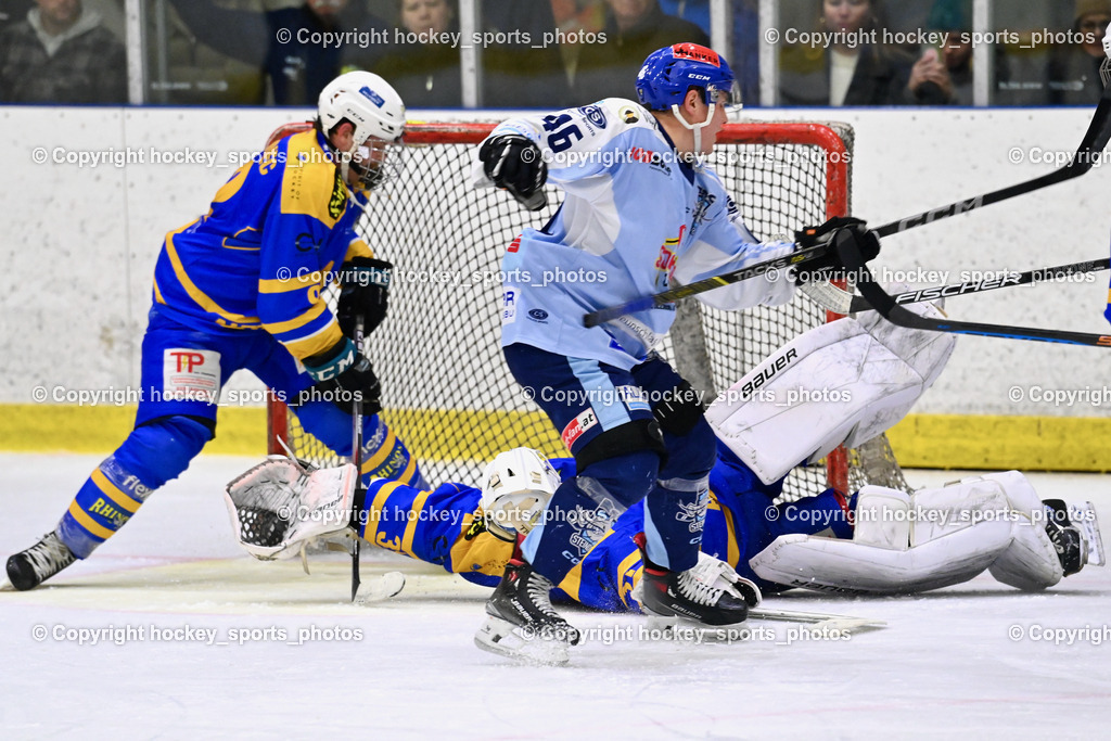 EHC Althofen vs. ESC Steindorf 6.3.2024 | #92 Jagarinec Jakob Lukas EHC Althofen, #46 Maurer Julian ESC Steindorf, #31 Horn Fabian EHC Althofen, EHC Althofen vs. ESC Steindorf 6.3.2024, EHC Althofen vs. ESC Steindorf am 06.03.2024 in Althofen (Stadthalle Althofen ), Austria, (Photo by Bernd Stefan)