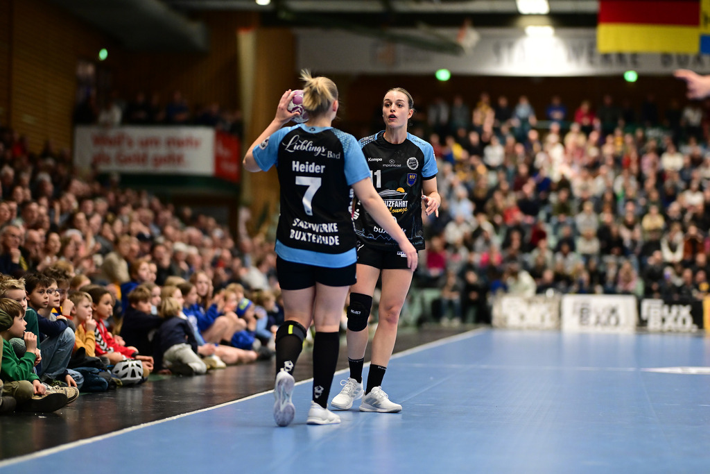 Handball I Frauen I Saison 2024-2025 I 1. HBF I 16. Spieltag I Buxtehuder SV - VfL Oldenburg | Der Sportfotograf. - Realisiert mit Pictrs.com