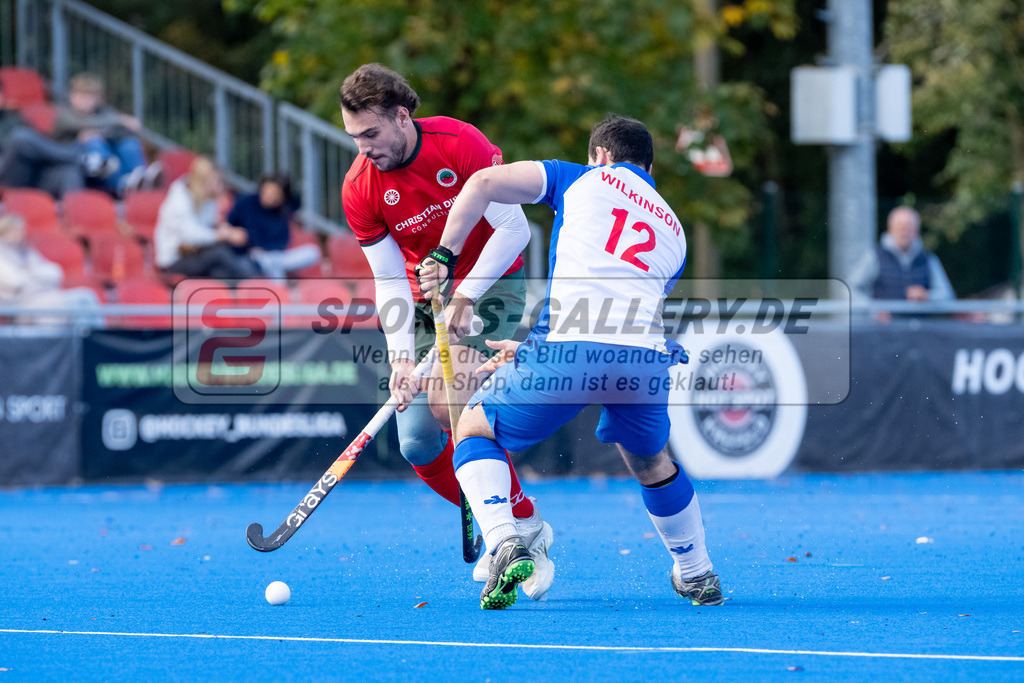 HK_20241019_107868 | 1. Bundesliga Herren Crefelder HTC - Großflottbeker THGC am 19.10.2024 CHTC, Krefeld , Masi Pfandt ( Crefelder HTC #77 ) , Jonathan Wilkinson ( GTHGC #12 )