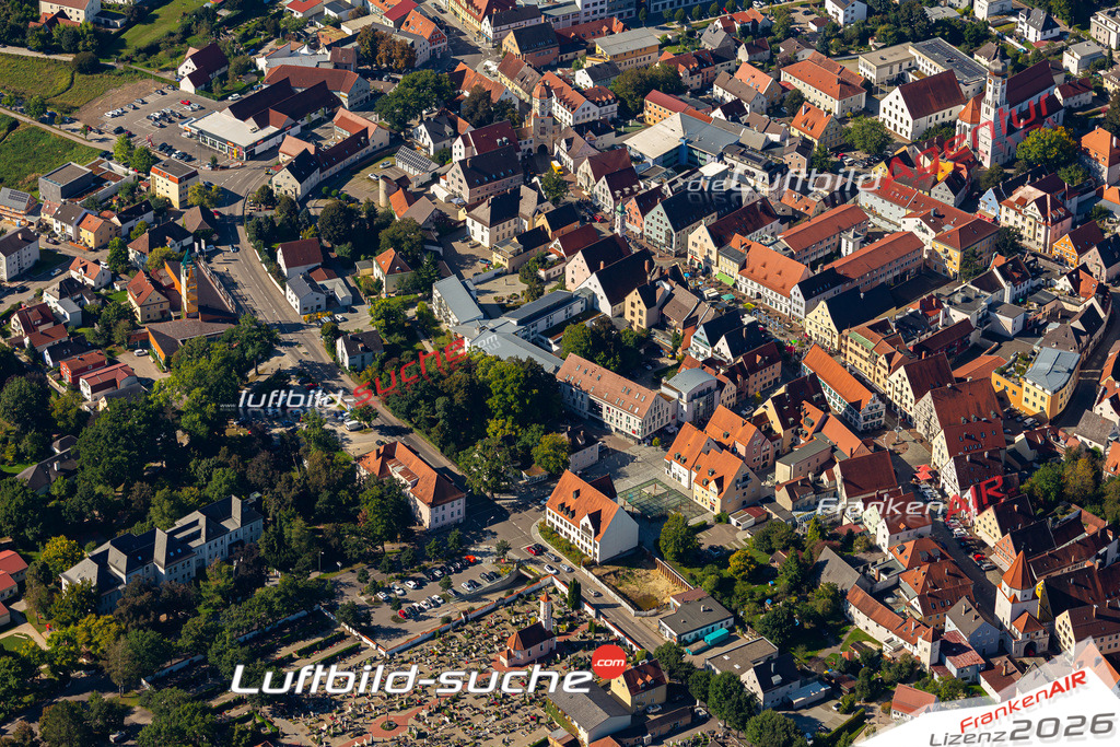 Das Luftbild der Stadt Aichach wurde 2021 vom Flugzeug heraus erstellt (keine Drohne) Aufnahmehöhe ca.450 Meter- hohe Bildauflösung und Druck-Qualität garantiert!