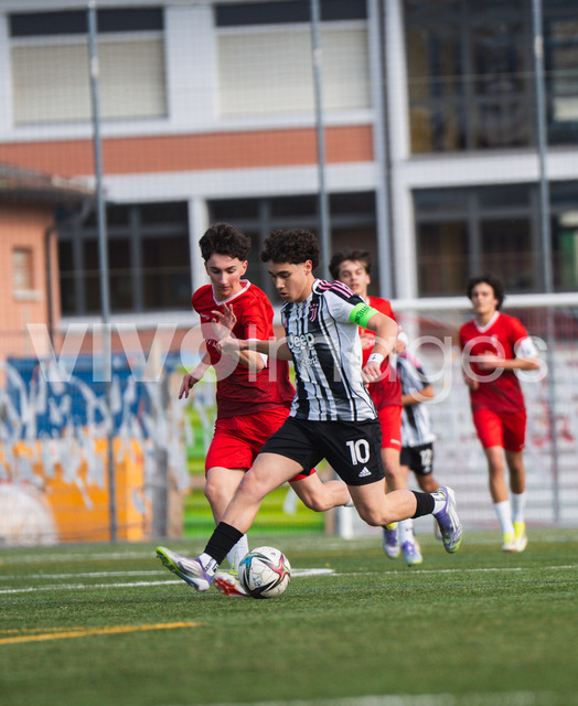 juv_lut_fmachado-0170 | Images from the Juniors B match between Juventus Academy and FC Lutry, played on 18 March 2026 in Lutry, Switzerland, featuring players, coaching staff and match action throughout the game.