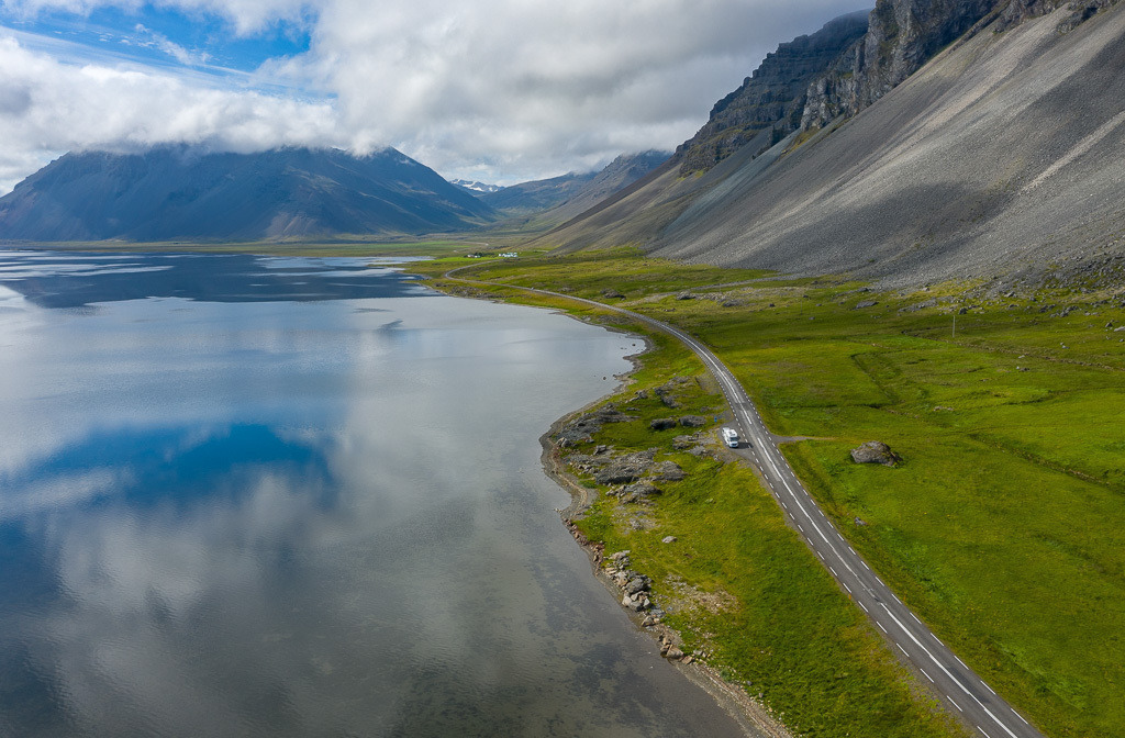 island-2020-430 | Fahrt entlang der Fjordküste von Ostisland (Austurland), hier mit einem Stopp am Lónsfjördur. - Realisiert mit Pictrs.com