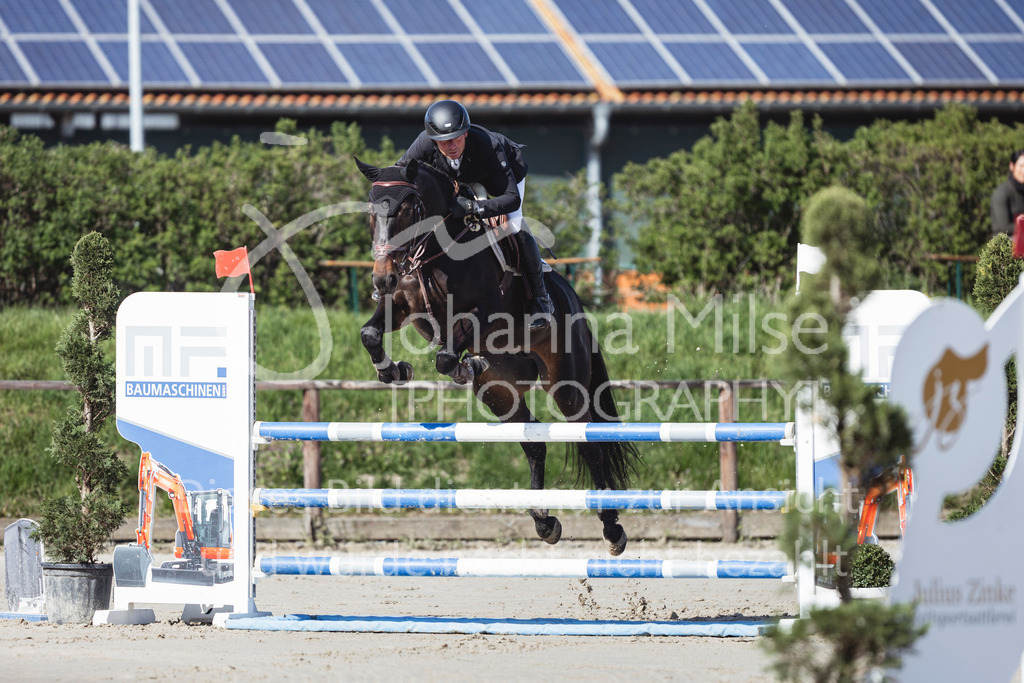 260421_Frühlingsfest_4_SprPf-L-403 | Deine schönsten Turniermomente als professionelle Fotos! Entdecke hochwertige Pferdesport-Fotografie im Online-Shop. Jetzt Fotos finden & bestellen!