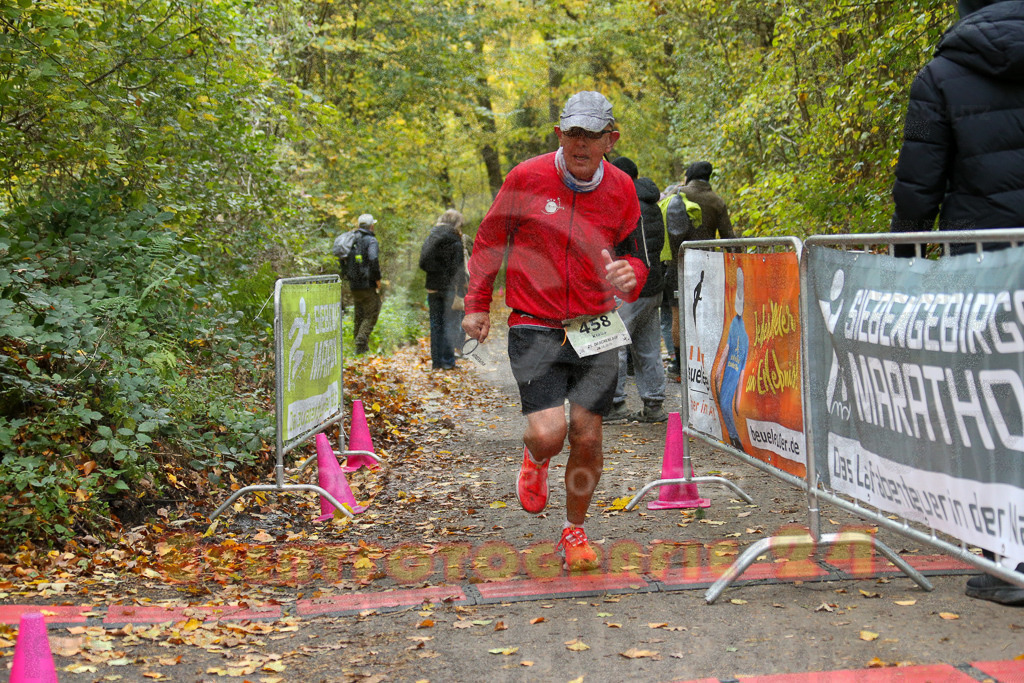 251026_1332_EX1_3609 | Sportfotografie im Rhein-Sieg Kreis, Köln, Bonn, NRW, Rheinland Pfalz, Hessen, etc. Unser Tätigkeitsfeld umfasst den Laufsport vom Volkslauf über den Marathon, Duathlon, Triathon bis zum Ultralauf wie Kölnpfad Ultra oder Schindertrail.
