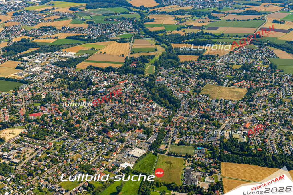 Neue Luftbildaufnahme der Stadt Enger - Das Luftbild wurde 2025 vom UL-Flugzeug heraus erstellt ( keine Drohnenaufnahme ) - Hochauflösende Luftaufnahme - für Wandbilder und großformatige Ausdrucke geeignet. Das besondere Geschenk!Hier alle&nbsp;Infos zur Lizenzierung der LuftaufnahmeWir fliegen auch dieses Jahr wieder in Ihre Region um Luftbilder zu erstellen.- Luftbild anfragen