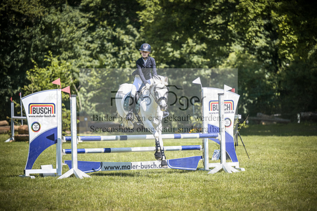 DOS_3043 | Entdecke hochwertige Reitturnierfotos von Foto Oger. Professionell, emotional und authentisch – jetzt Lieblingsmomente im Shop bestellen.Deutschlandweite Turnierfotografie. - Realisiert mit Pictrs.com