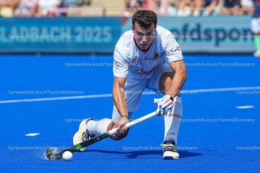 xydrx09082502039 | 09.08.2025, xydrx, Herren EuroHockey Championship 2025, Gruppenphase, Gruppe a, Niederlande - Spanien, Sparkassenpark Mönchengladbach: Pepe Cunill (ESP #17)