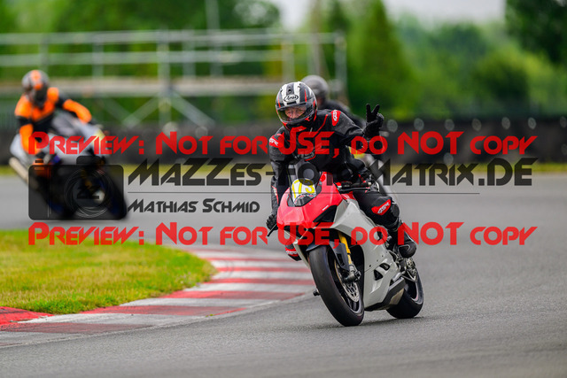 MaZZes_FotoMatrix_240724_6007705_2459 | GELB