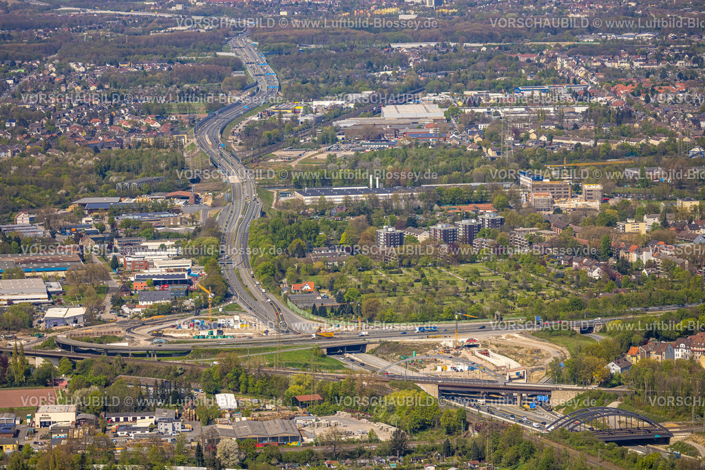 Herne230403327Ost | Luftbild, Autobahnkreuz Herne mit Eisenbahnbrücke, Autobahn A43, Baustelle und Neubau, Baukau, Herne, Ruhrgebiet, Nordrhein-Westfalen, Deutschland