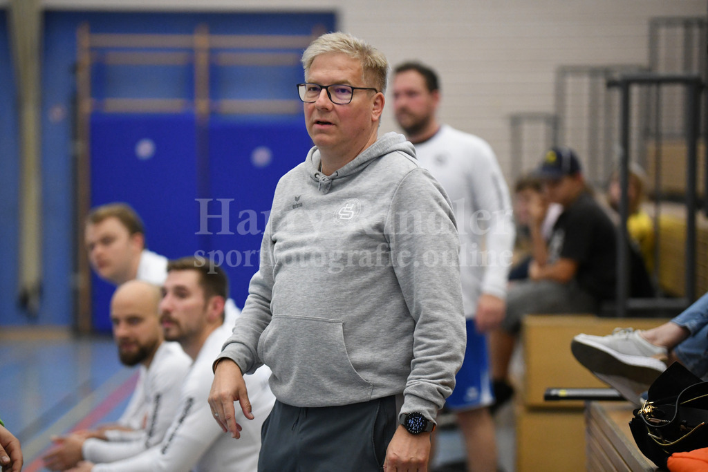 HC Deggendorf : TSV Rottenburg | HC Deggendorf : TSV RottenburgEndergebnis 34:21Kai-Uwe Herrlich  (Trainer HC Deggendorf) - Realisiert mit Pictrs.com