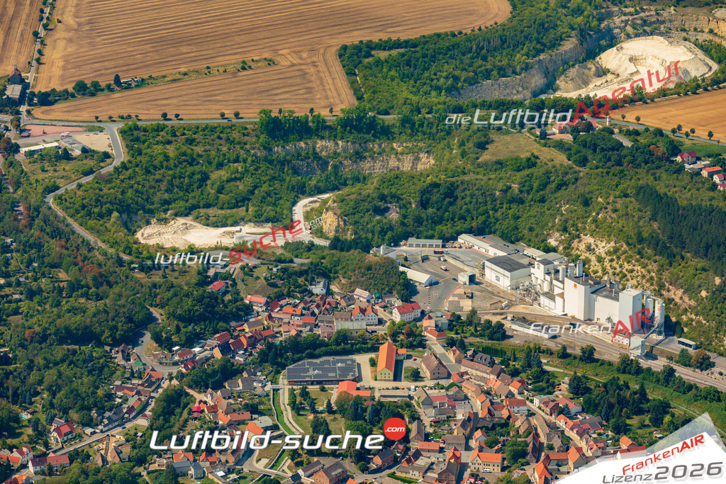 Luftbild der Stadt Schraplau - Das Luftbild wurde 2025 vom UL-Flugzeug heraus erstellt ( keine Drohnenaufnahme ) - Hochauflösende Luftaufnahme - für Wandbilder und großformatige Ausdrucke geeignet. Das besondere Geschenk!Hier alle&nbsp;Infos zur Lizenzierung der LuftaufnahmeWir fliegen auch dieses Jahr wieder in Ihre Region um Luftbilder zu erstellen.- Luftbild anfragen