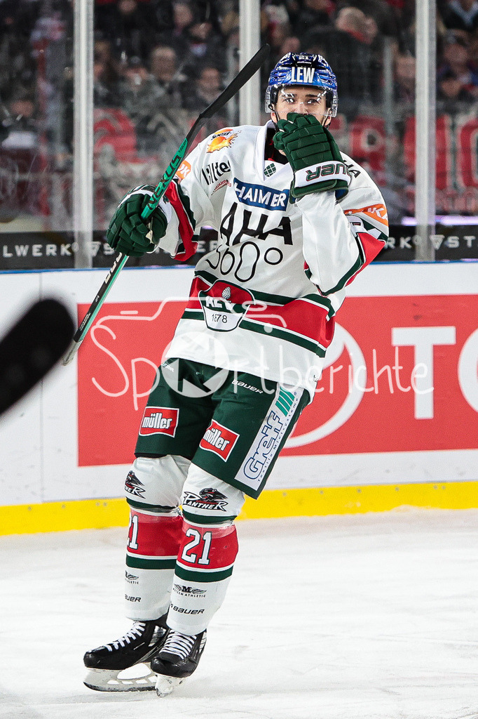 Kölner Haie - Augsburger Panther | David Stieler (AEV #21) jubelt nach seinem Treffer zum 0-1