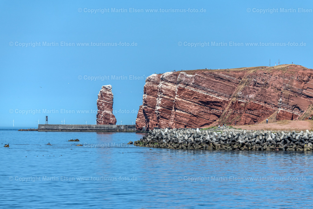 Helgoland Lange Anna_ELS_3290030818 | Helgoland - Aufnahmedatum: 02.08.2018, Aufnahmehöhe:  m, Koordinaten:  - , Bildgröße: 8256 x  5504 Pixel - Copyright 2018 by Martin Elsen, Kontakt: Tel.: +49 157 74581206, E-Mail: info@schoenes-foto.deSchlagwörter:Schleswig-Holstein,Landkreis Pinneberg,Düne,Hochseeinsel,Börteboote,Meer,Küste,Halunder,Oberland,Unterland,Strand,Seehunde,Robben,Lange Anna,Felsen,Roter Felsen,Luftbild,Luftbilder,Bastölpel - Realisiert mit Pictrs.com
