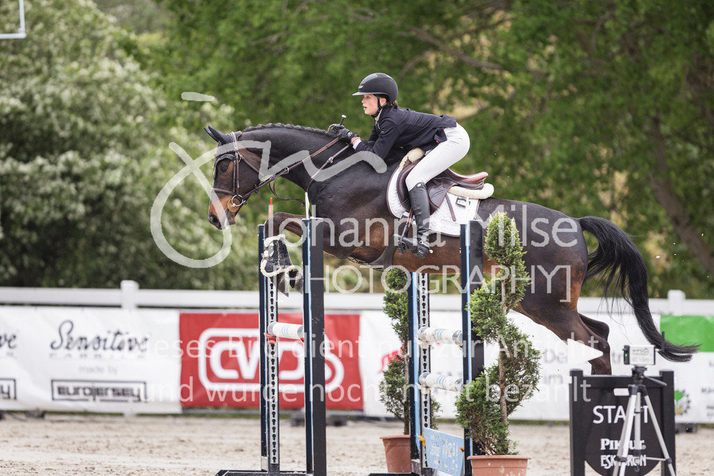 260508_PfSpTa_9_SprPf-L-938 | Deine schönsten Turniermomente als professionelle Fotos! Entdecke hochwertige Pferdesport-Fotografie im Online-Shop. Jetzt Fotos finden & bestellen!