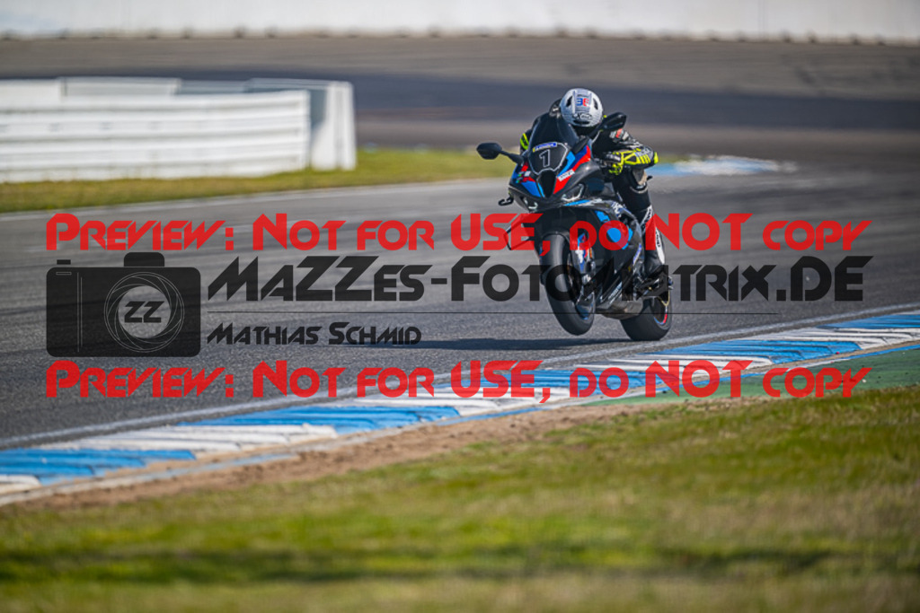 MaZZes_FotoMatrix_230410_9171 | WEISS