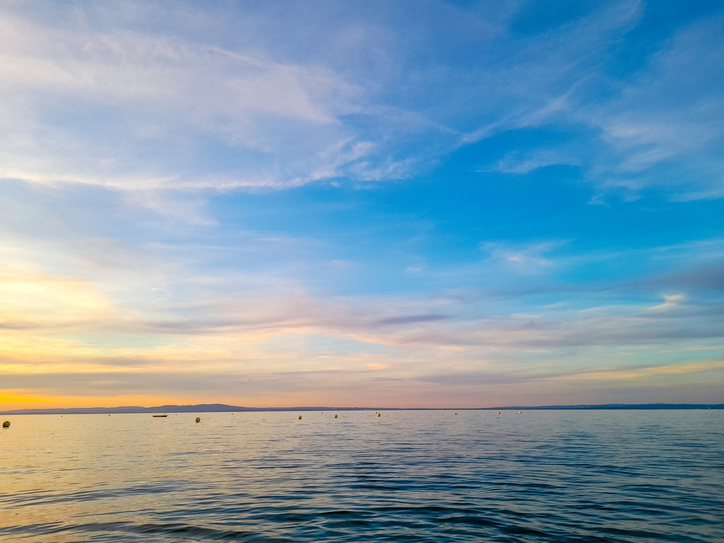 Strand Romantik bei Arbon | Nein Arbon liegt nicht am Meer und doch scheint der Bodensee hier schier endlos zu sein.

Ein Hingucker als Wandbild für jedes Wohn- und Arbeitszimmer - Realisiert mit Pictrs.com