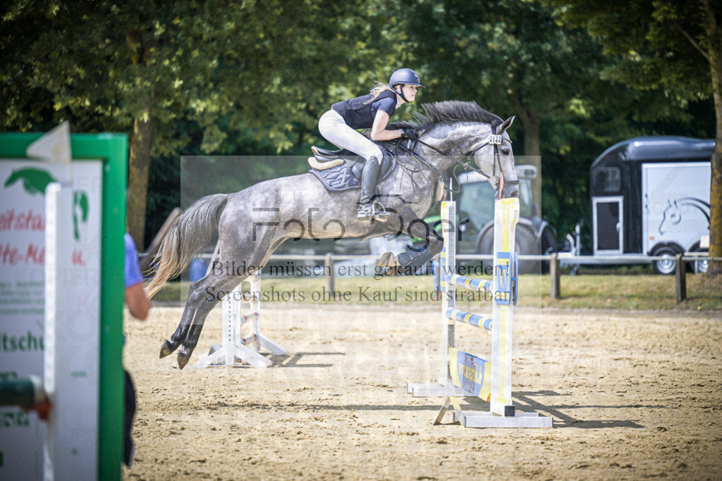 DOS_2357 | Entdecke hochwertige Reitturnierfotos von Foto Oger. Professionell, emotional und authentisch – jetzt Lieblingsmomente im Shop bestellen.Deutschlandweite Turnierfotografie. - Realisiert mit Pictrs.com
