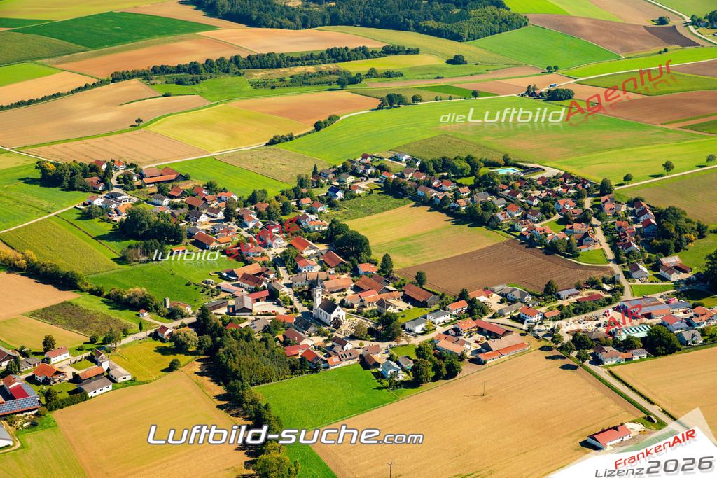 Das Luftbild zeigt : Puchhausen Mengkofen - Die Luftaufnahme wurde 2023 vom UL-Flugzeug aus erstellt ( keine Drohne ) - Hochauflösende Luftaufnahme - Für grossformatige Ausdrucke geeignet. Die Geschenkidee !Mit Lizenz und Bildrechte bestellbar