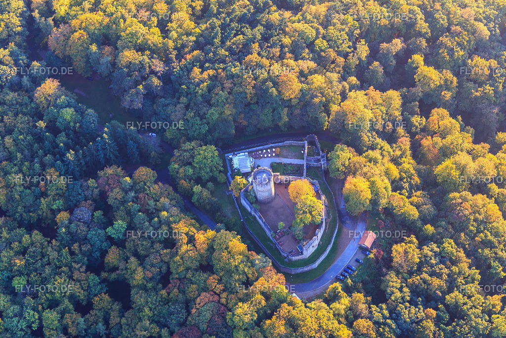 Schloss Alsbach http://www.schloss-alsbach.org/ | Luftbild: Schloss Alsbach http://www.schloss-alsbach.org/ im Ortsteil Alsbach in Alsbach-Hähnlein im Bundesland Hessen in Deutschland. Foto: IMG_075061.jpg vom 18.10.2014 durch Werner Riehm/FLY-FOTO.de - Realisiert mit Pictrs.com