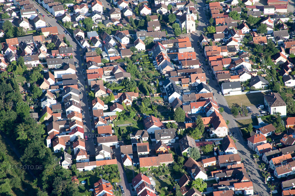 Luftbild: Leopoldstr im Ortsteil Leopoldshafen in Eggenstein-Leopoldshafen im Bundesland Baden-Württemberg in Deutschland. Foto: IMG_080783.jpg vom 13.06.2015 durch Werner Riehm/FLY-FOTO.de