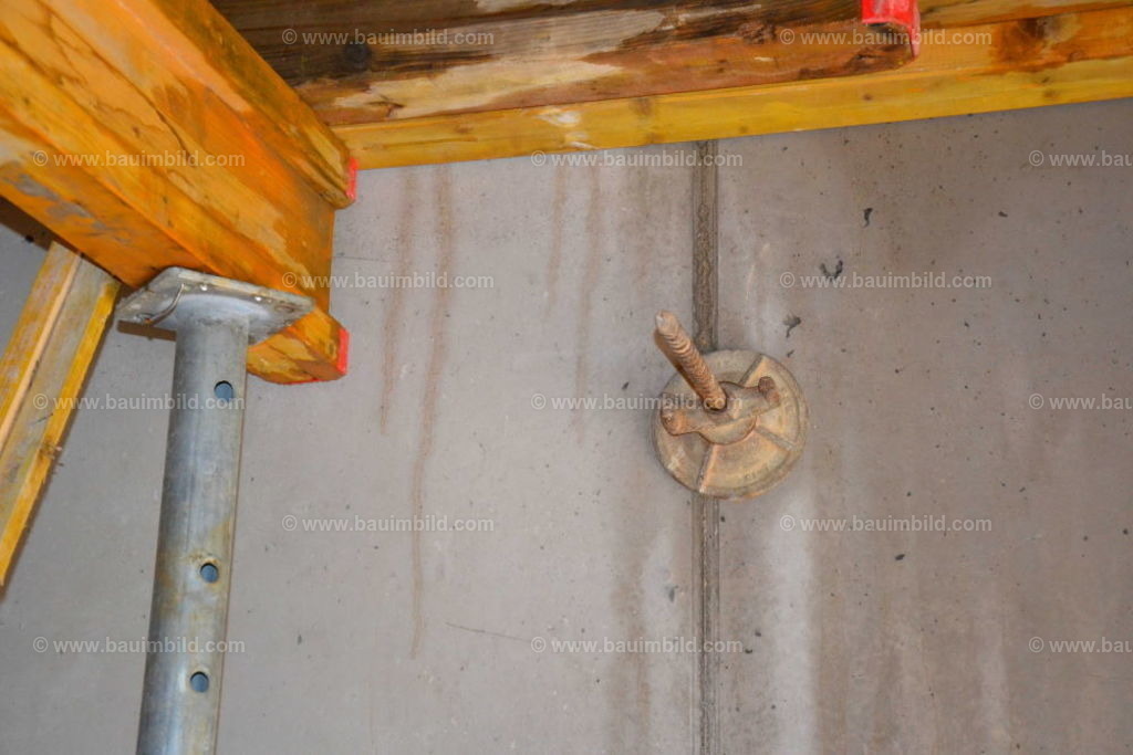 bib-lg04-betonarbeiten-0295 | Nach LV-Leistungsgruppen sortierte Detailfotos über den Bau eines Hauses. Alle Hausbau-Bilder direkt vom Urheber und Autor der Website Haus-Selber-Bauen.com